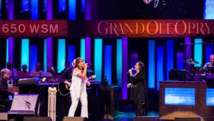 Crystal Gayle Fans Disappointed as Singer Cancels Concert Tour