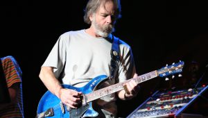 Remembering the Legacy of Grateful Dead’s Bob Weir: A Tribute to a Musical Icon