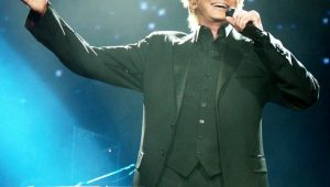 Facing the Music: Inside Barry Manilow’s Brave Battle with Cancer