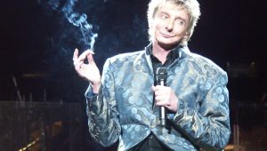 Barry Manilow’s Battle: How Cancer is Impacting His Concert Schedule