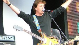 “Iconic Performance: Paul McCartney Rocks SNL Stage”